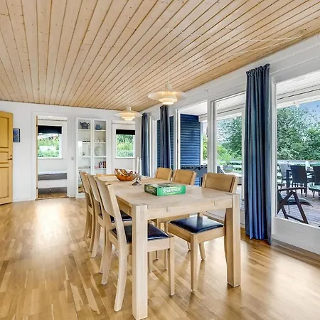 4 Bedroom Gorgeous In Holiday home Hejls