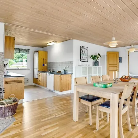 Holiday home 4 Bedroom Gorgeous In Hejls