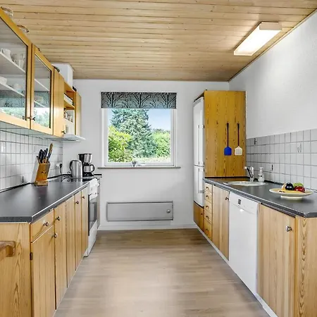 4 Bedroom Gorgeous In Holiday home Hejls