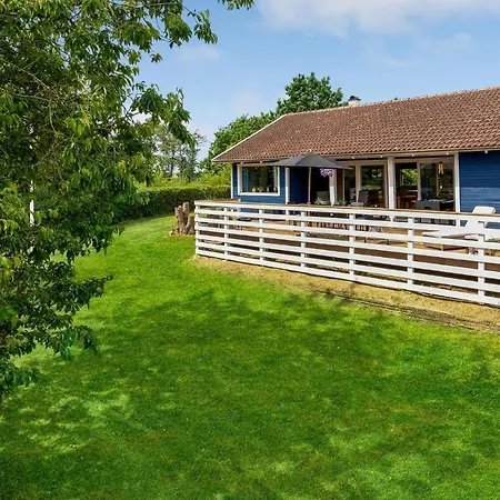 4 Bedroom Gorgeous In Holiday home