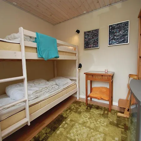 4 Bedroom Gorgeous In Holiday home *